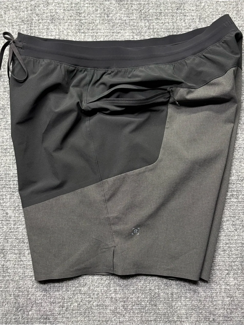 Lululemon Shorts Mens XL Black Gray Train to Beach 8